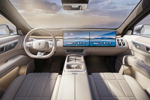 深蓝S09无仪表盘设计引热议，AR-HUD能否取代传统布局？