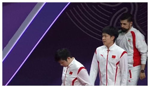 王楚钦与对手握手致意