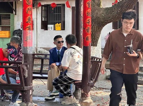 偶遇网络主播：从西装革履到直播间的心路旅程