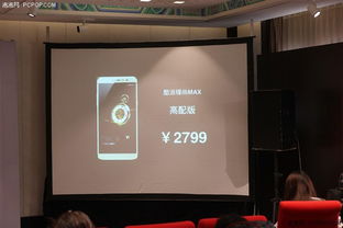 展厅内顾客围观尊界S800实车