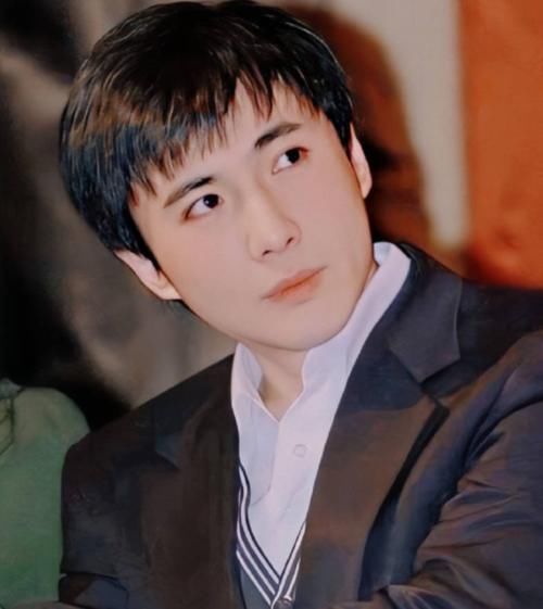 王安宇被亲后眼睛都亮了？网友热议背后真相曝光！