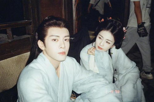 白鹿与曾舜晞在《临江仙》中的剧照