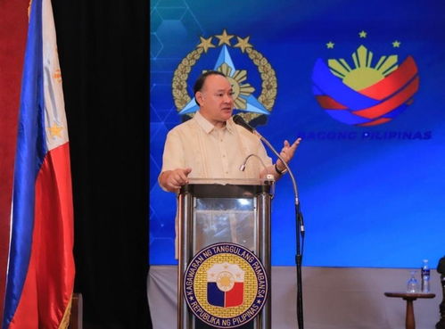 菲律宾防长在记者会上神情凝重