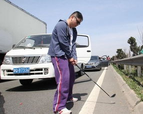 广州高速公路大堵车现场图