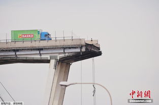 俄罗斯桥梁坍塌事故现场