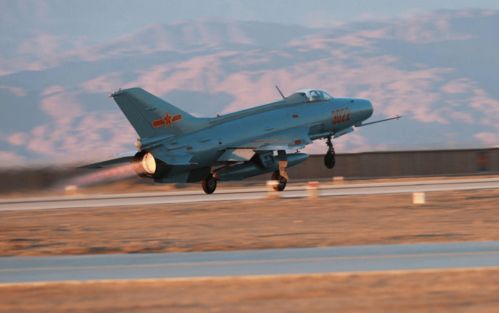 歼-20飞行员集体训练照