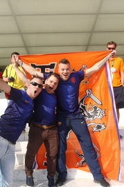 球迷合影庆祝胜利