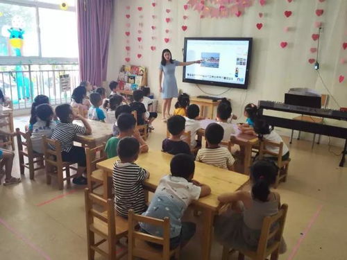 公园里孩子们参加端午主题活动