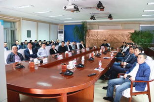 党员干部在会议室讨论民生项目进展