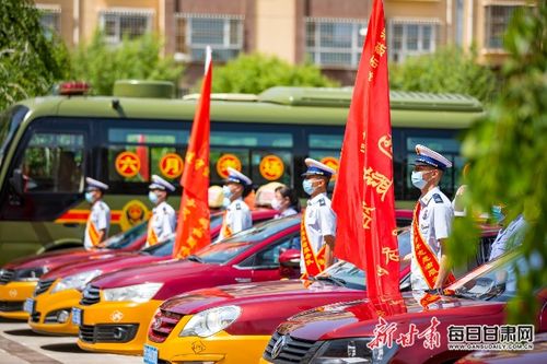 爱心车队整装待发准备出发