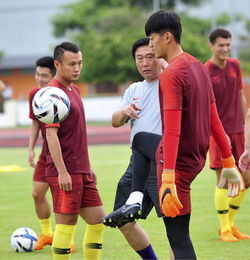 国足高强度战术演练