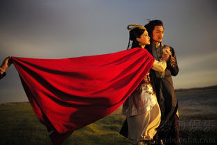 男女主角深情对视剧照