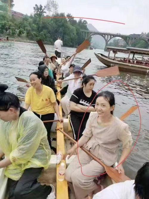 重庆龙舟训练翻船事故现场