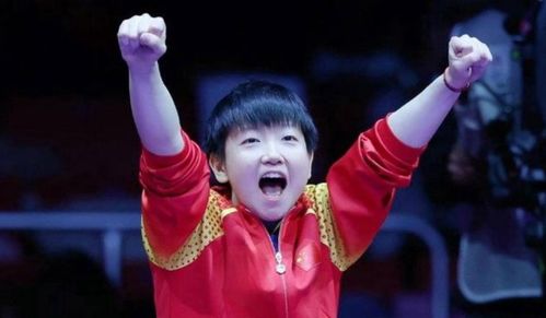 孙颖莎与粉丝合影挥手告别