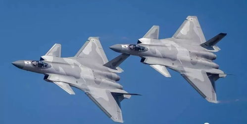 歼-10CE编队飞行训练画面