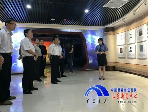 党员干部参加廉政教育活动现场图