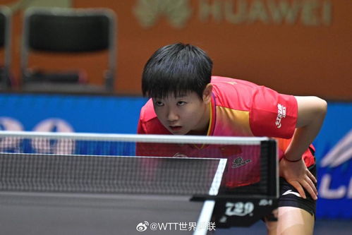 孙颖莎在乒乓球比赛中挥拍