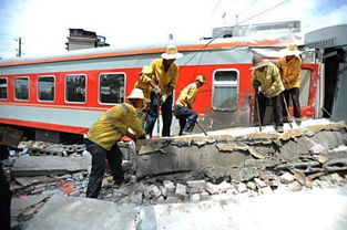 工作人员清理现场图片