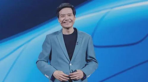 雷军在直播间介绍小米SU7