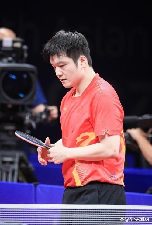 樊振东与陈梦合影