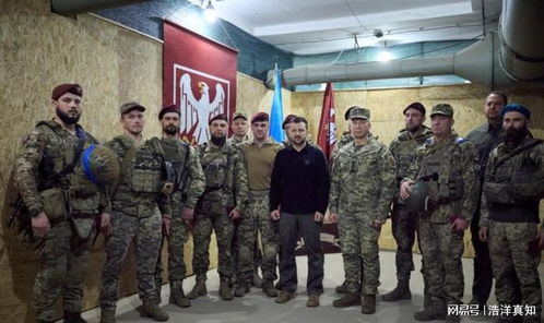 泽连斯基与乌克兰士兵合影