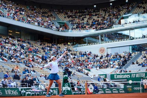 郑钦文用歌词回应晋级：Queen Wen的‘欧若拉’力量与赛场霸气