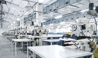 工厂内一台老旧但仍在使用的刨床设备