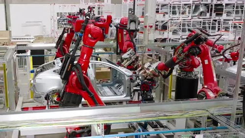 尊界超级工厂内部机械臂作业场景