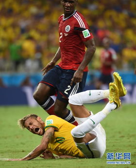 内马尔伤退后痛苦表情