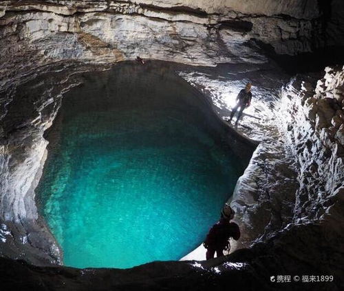 网友拍摄溶洞垃圾现场视频截图
