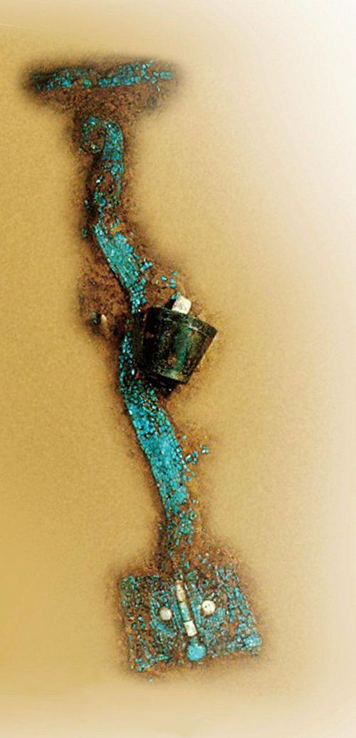 二里头遗址出土绿松石龙形器