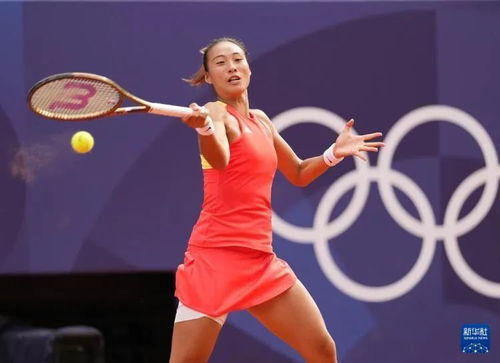 郑钦文被观众当面合唱日不落后害羞，赛场互动引发热议