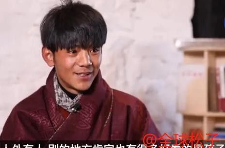 丁真接受采访画面