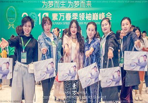 演唱会结束后粉丝合影留念场景