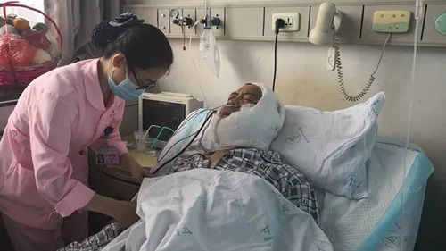 医院内伤者接受治疗场景模拟图