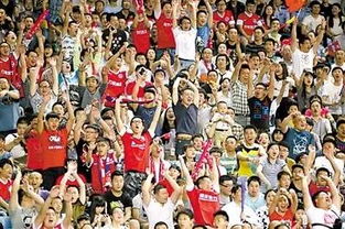 苏超第三轮爆满现场！民间足球热潮席卷江苏，球迷挤爆球场