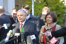 纳夫罗茨基逆袭当选波兰总统，背后隐藏哪些政治密码？