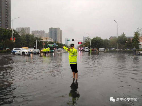 白天如黑夜！桂林暴雨红警，道路积水成河，驾车如行船