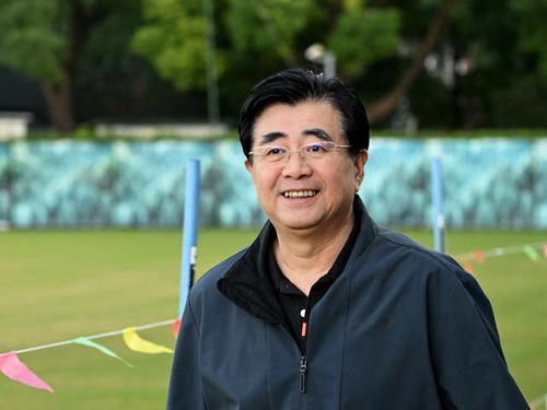 宋凯在中国男足训练场边