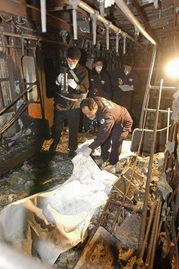 韩国警方调查地铁纵火案现场