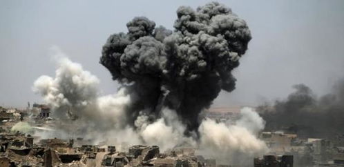 俄罗斯城市街头因空袭而封锁的道路