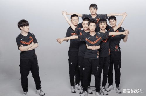 TES战队队员神情凝重