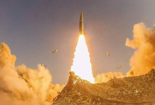 俄导弹精准打击乌军训练场，伊斯坎德尔再显威力