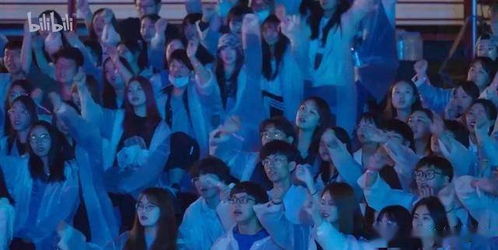 朴树在毕业歌会上演唱Forever Young