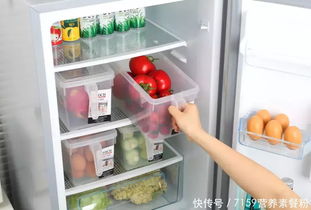 冰箱中整齐摆放的速冻粽子