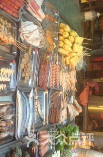 烧烤店内的冲突瞬间