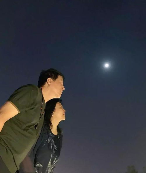 子女与年迈父母温馨合影