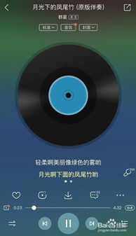 年轻人使用手机查看抖音视频内容