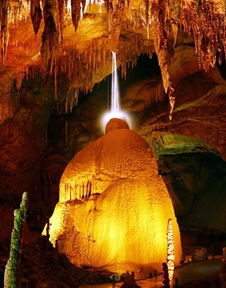 张家界溶洞惊现‘垃圾山’，污水外溢引担忧！网友：别再毁了这片奇景