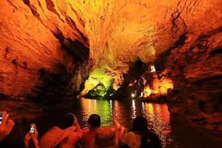 张家界溶洞垃圾堆七层楼高，谁该脸红？